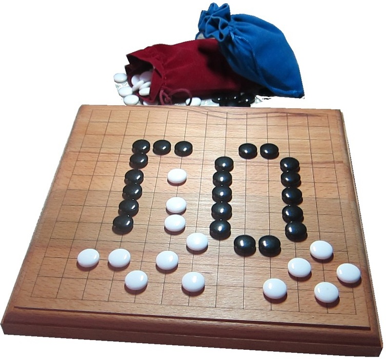 Китайская игра с камнями. Японские шашки рэндзю. Го рэндзю. Рэндзю игра. Китайские шашки (вэйци).